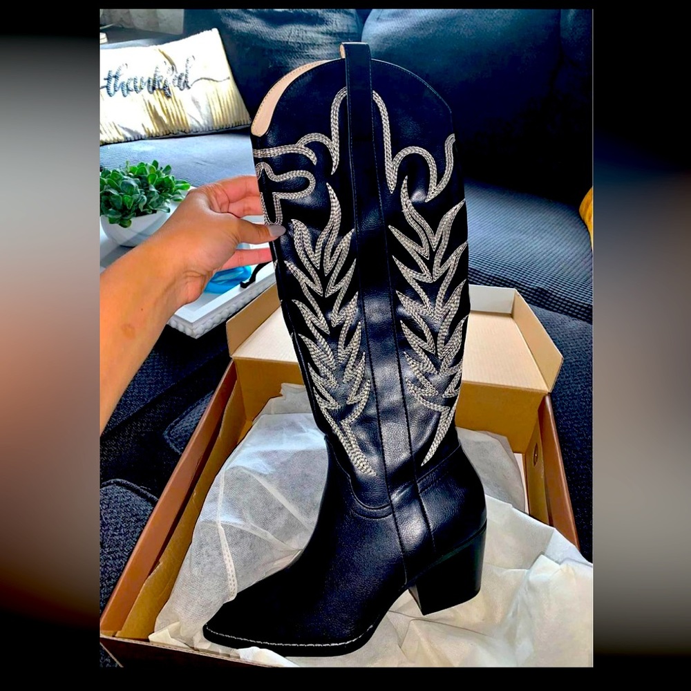Beautiful Boutique bought Cowgirl Boot